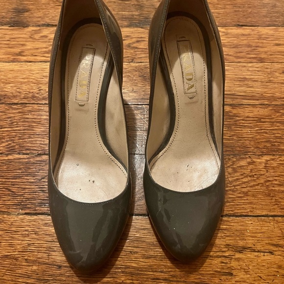 Prada Women's Gray Pumps Size 37 - Picture 1 of 3